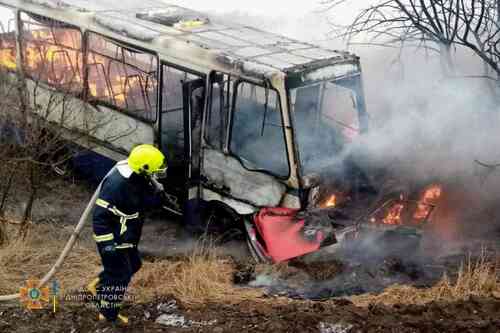 Смертельное ДТП на Днепропетровщине: ВАЗ влетел в рейсовый автобус - рис. 4