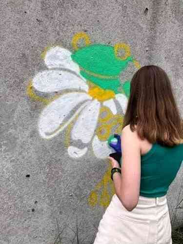 В Днепре девушка рисует влюбленных лягушек на стенах (Фото) - рис. 3