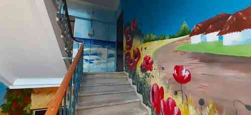 В Кривом Роге художник разрисовал подъезд многоэтажки в этностиле (Фото) - рис. 5