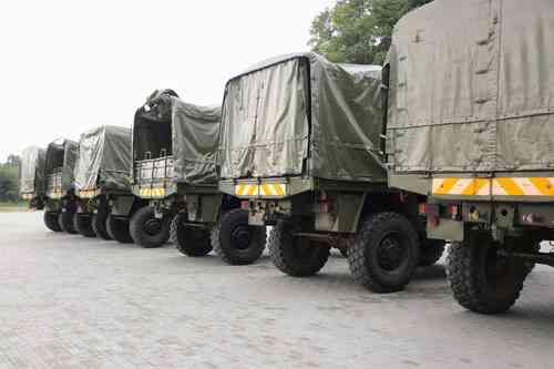 Власти Днепра передали на фронт восемь грузовиков (Фото) - рис. 2