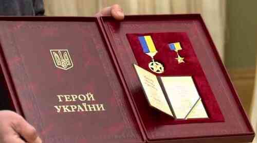 Владимир Зеленский присвоил звание Героя Украины командиру 25-й Сичеславской бригады - рис. 2