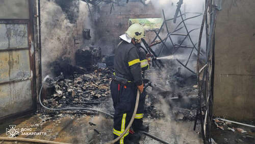У понеділок в Бобовищі на Мукачівщині вигорів гараж, а в Мукачеві – саманна