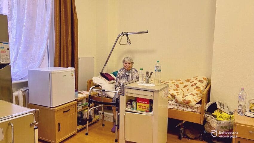 Чотириразове харчування та медичне обслуговування: у Дніпрі в центрі «Милосердя» допомагають ВПО поважного віку
